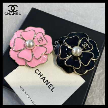 ブローチ ピンク系 CHANEL(シャネル) レディース - ブランド通販のBUYMA