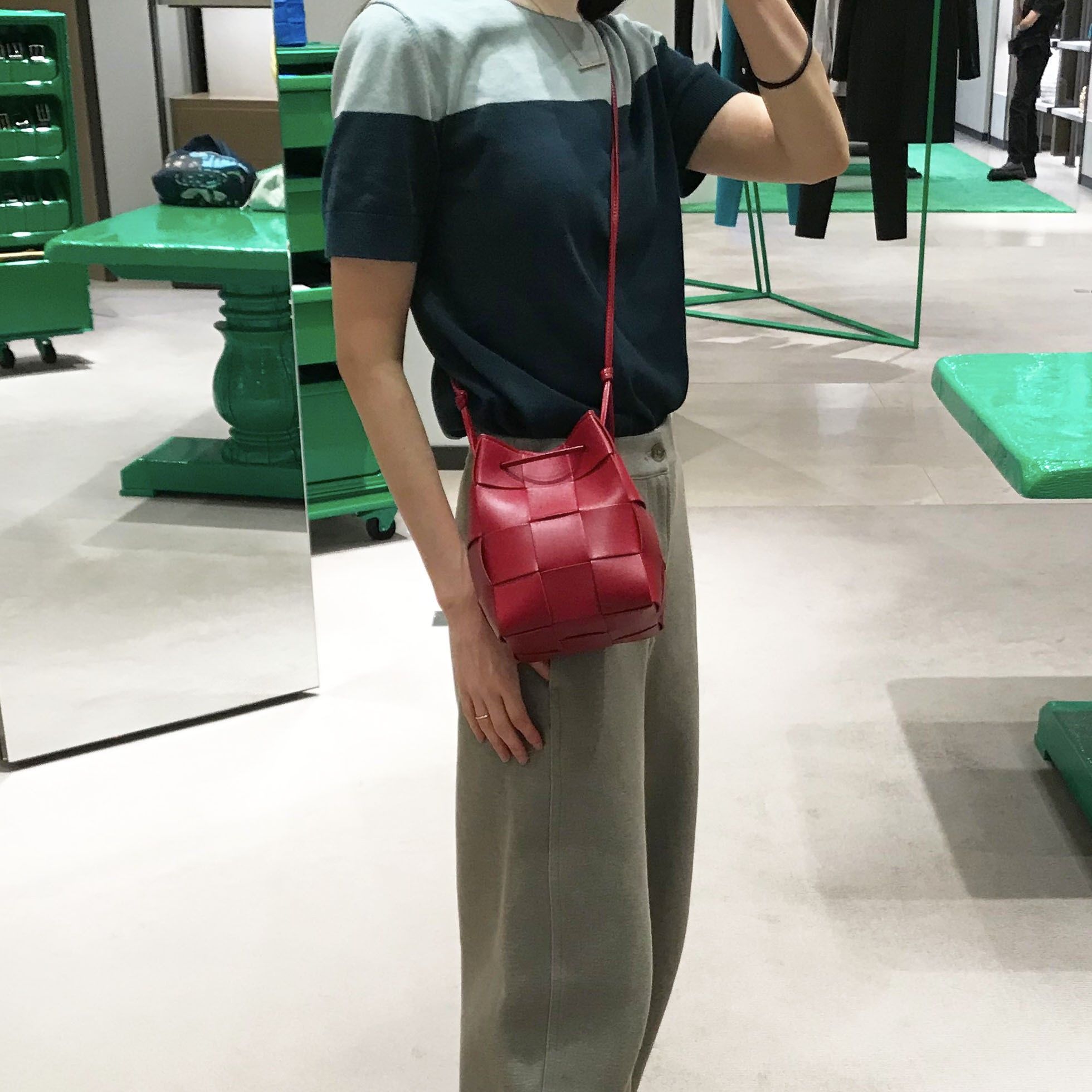 10万円前後で手に入ると話題！ボッテガヴェネタの人気「カセット