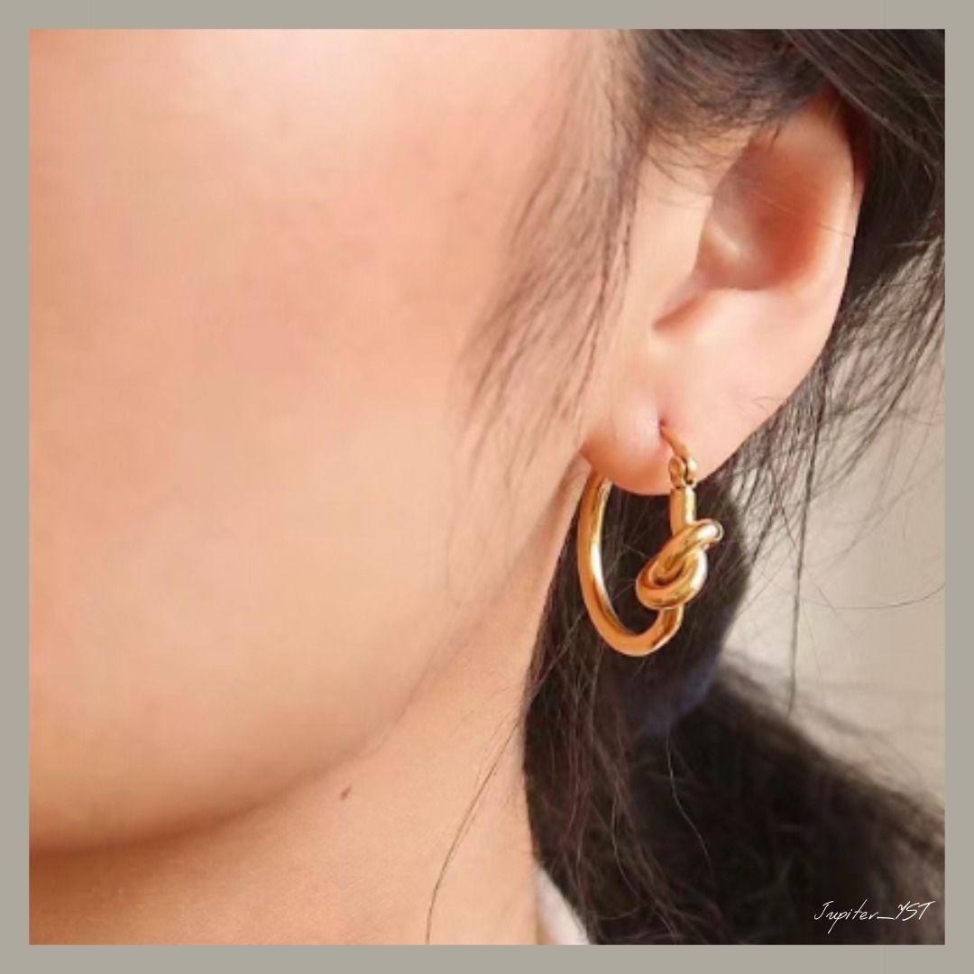 CELINE◇ノット スモール フープ ピアス gold【送料関税込】 (CELINE