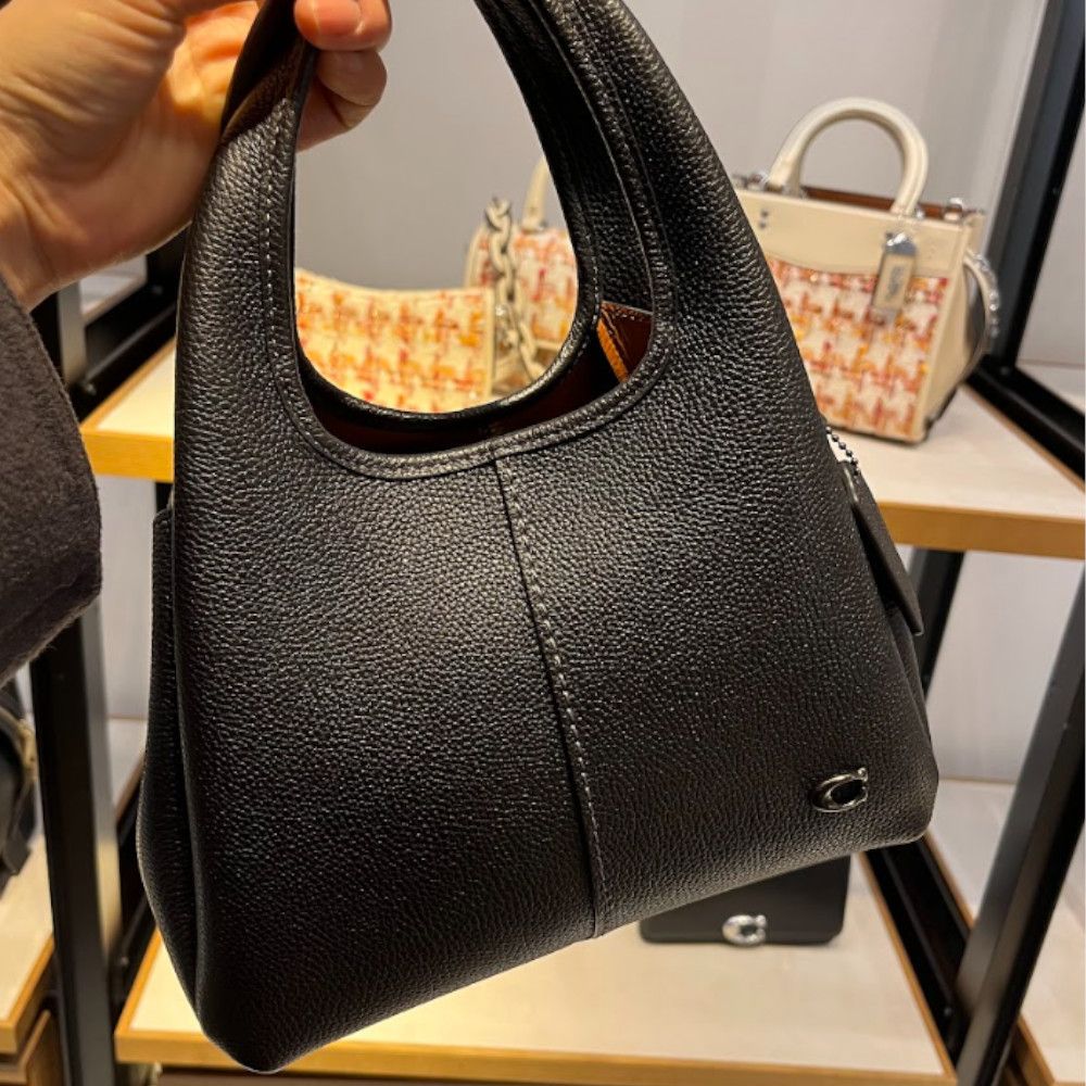 洗練されたルックス【Coach】Lana 23 ラナ ショルダーバッグ (Coach