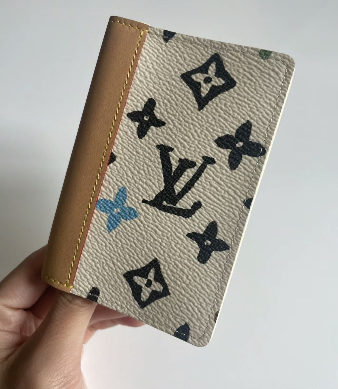 ギフトにも☆手書き風モノグラム Louis Vuitton カードケース (Louis