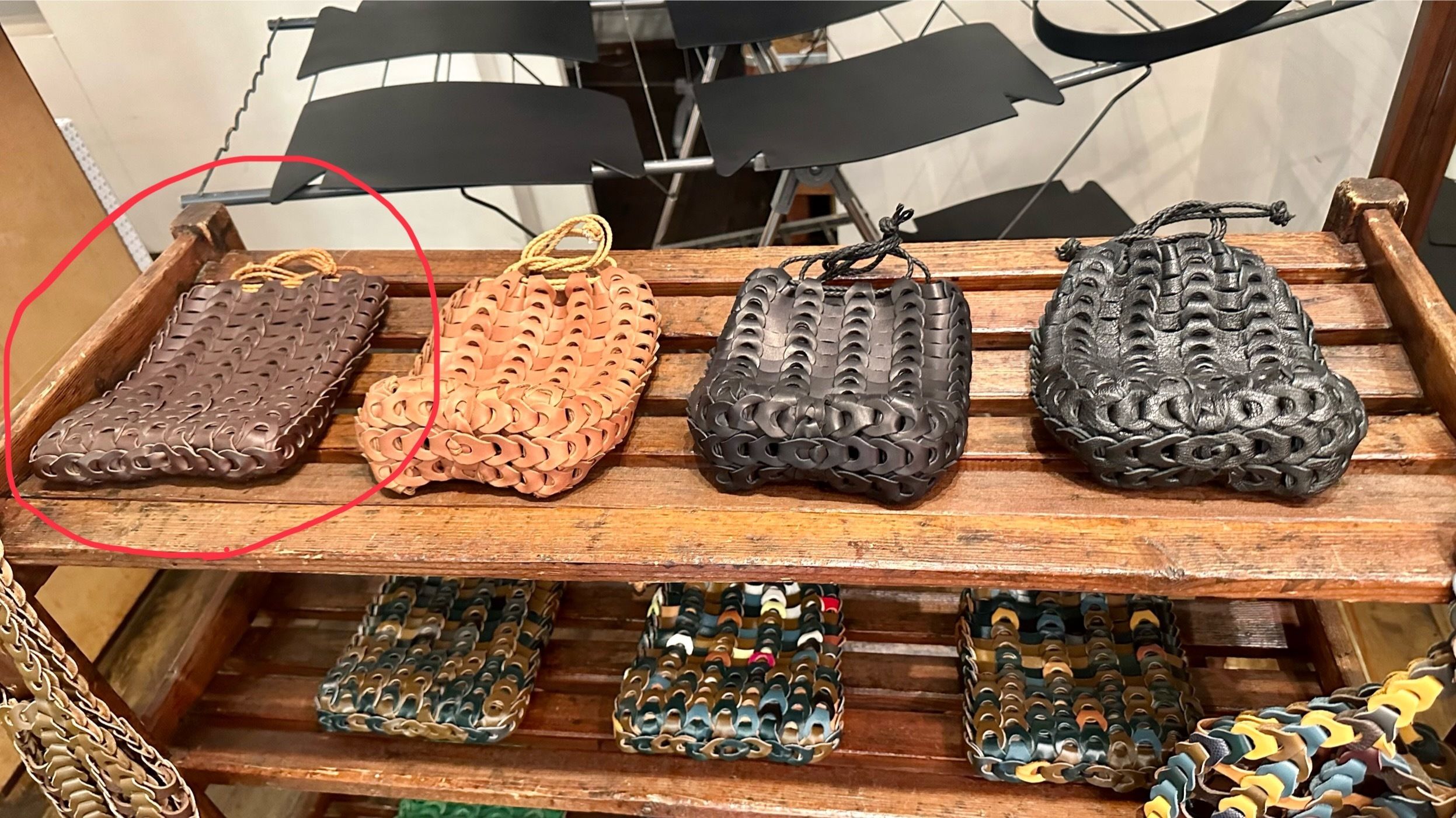 Il micio】イルミーチョ 本革 巾着 ショルダーバッグ B3 (IL MICIO