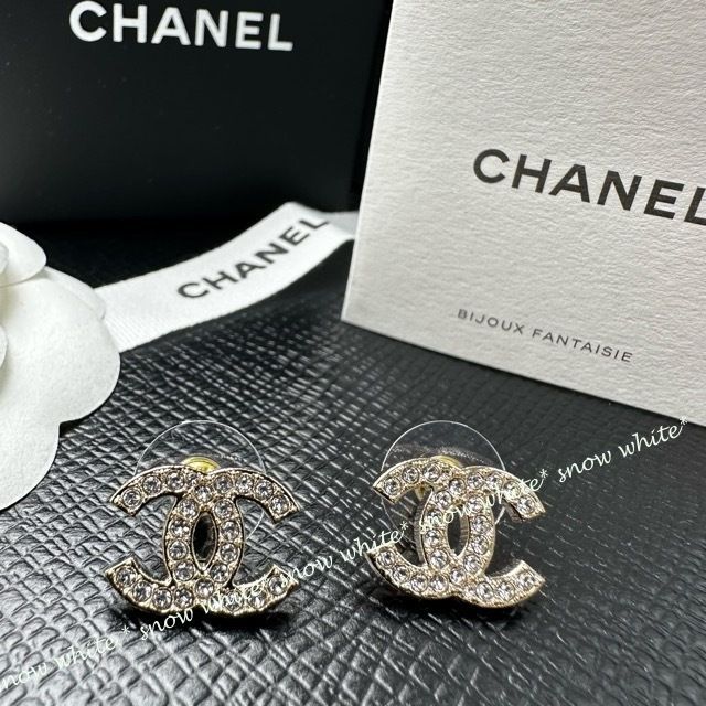 明日着 限定 キラキラ♪ クリスタル CCマーク ピアス CHANEL (CHANEL