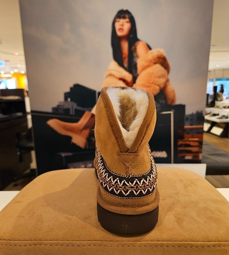 UGG(アグ)☆レディース Classic Mini Crescent クラシックブーツ (UGG