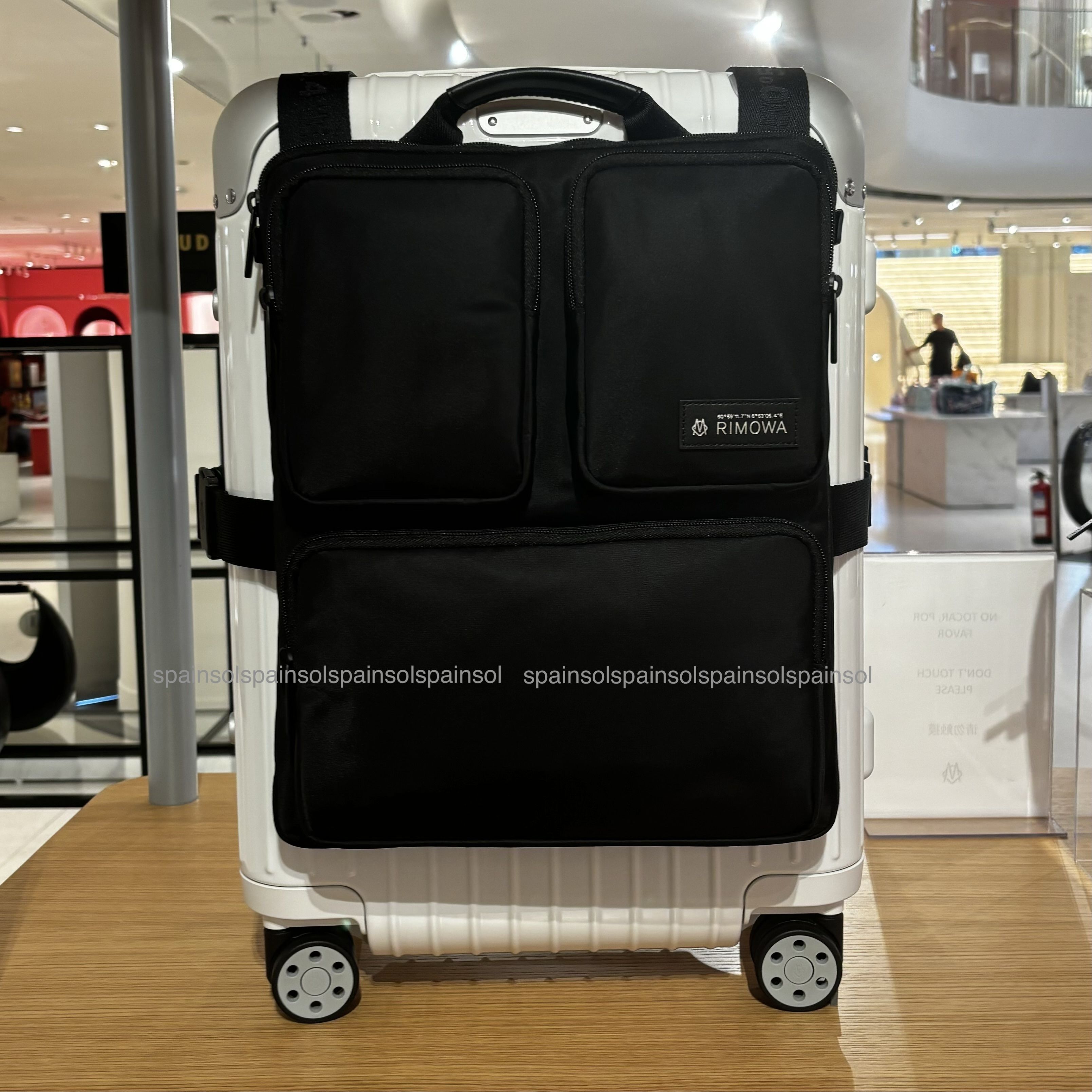 RIMOWA 】 Cabinスーツケース用ハーネスにもなる兼用バック！ (RIMOWA