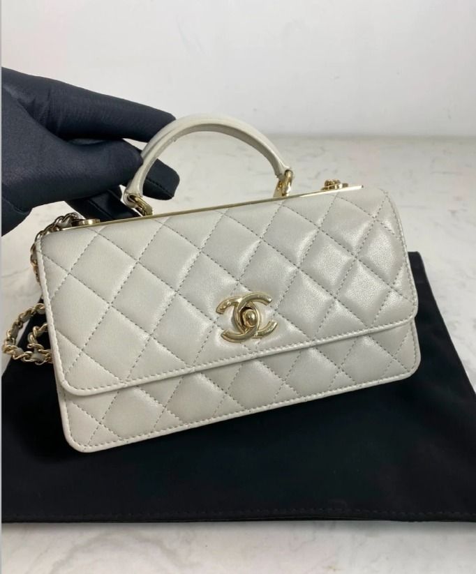 人気のトップロゴプレート♡【 CHANEL 】ハンドル バッグ (CHANEL