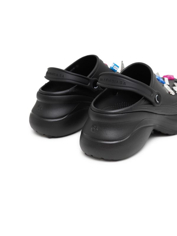Balenciaga x Crocs Jibbitz ミュール | ブラック | FARFETCH JP