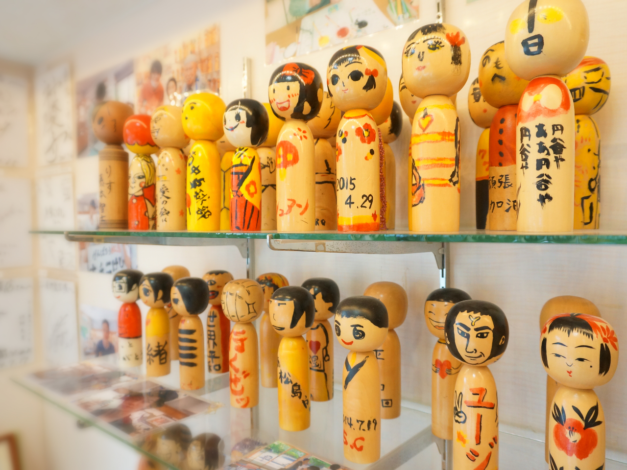 こけし絵付け体験》天然木を使用したこけしで絵付け体験が出来ます