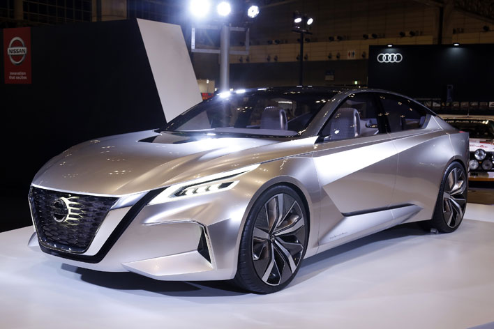 日産は「時代の最先端を走るデザイン」を、ホンダは「NSX」をテーマに