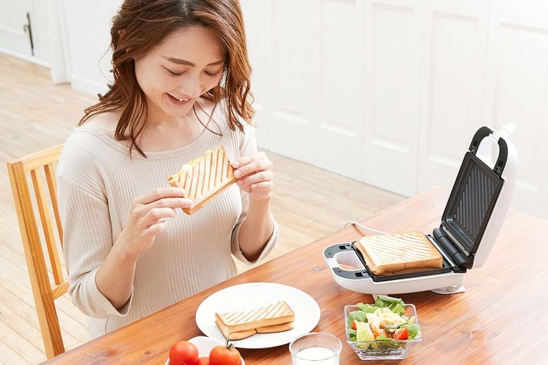 お子様も食べやすい「よんぶんのホットサンド」が焼ける！ 1台7役の