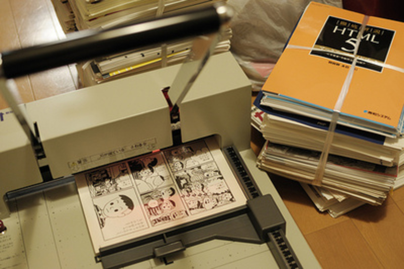 本の整理、電子書籍の自炊に レンジやカッターでできる「本のばらし方