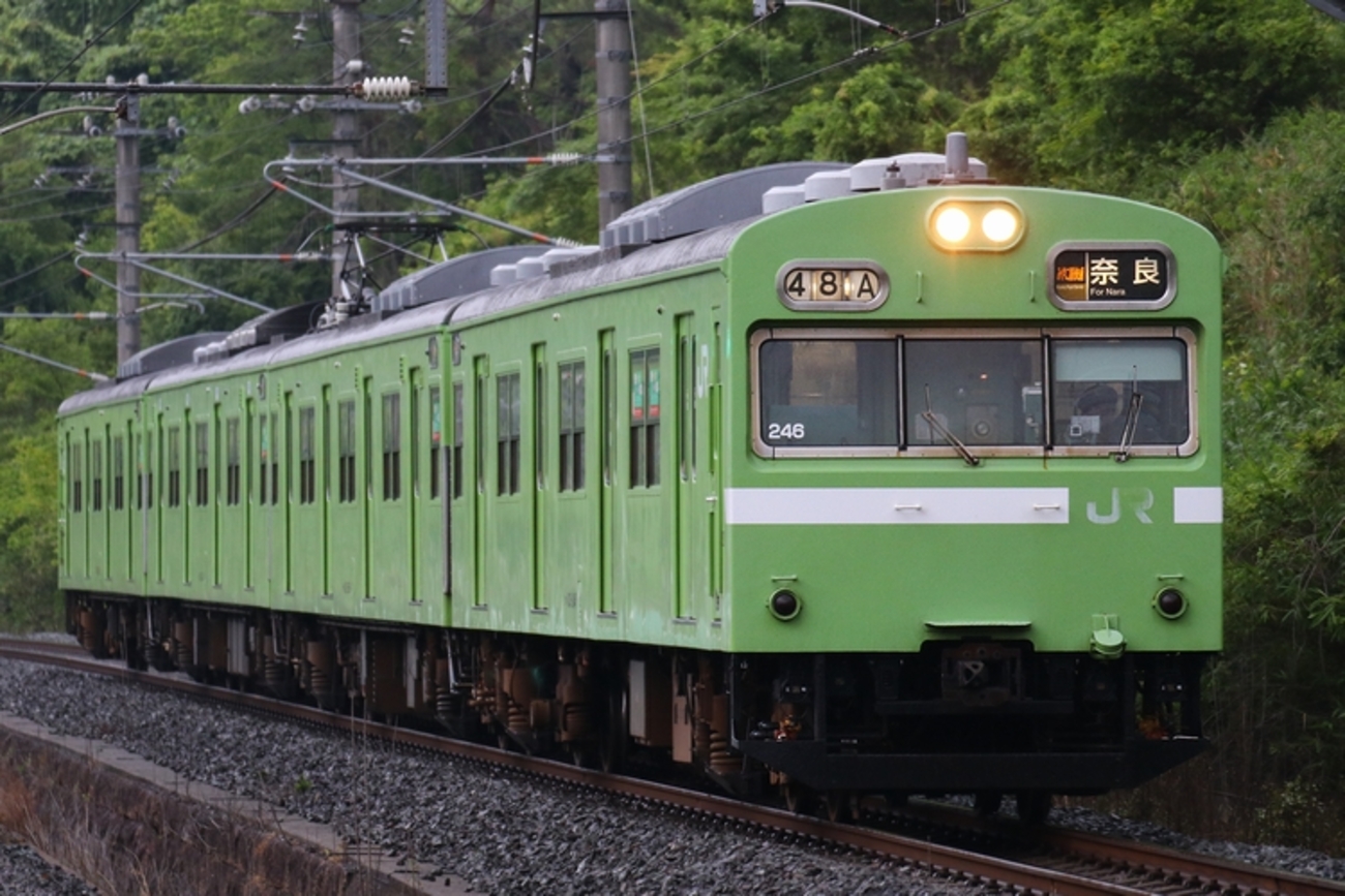 トミックスから出る103系（西日本仕様・黒サッシ・ウグイス）で遊ぼう