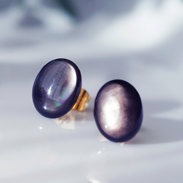 黒蝶貝のオーバル・サージカルステンレススタッドピアス ～射干玉