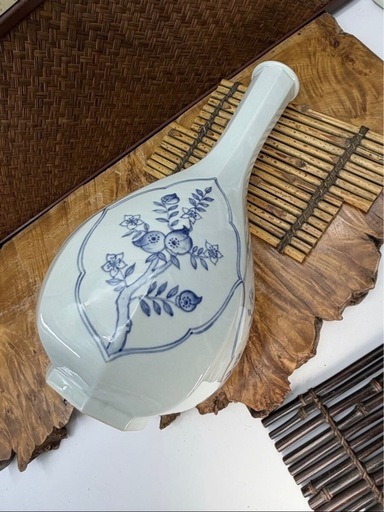 韓国陶磁 東国窯 造 朝鮮 白磁 染付 面取瓶 柘榴 文 共箱 在銘 良品 李