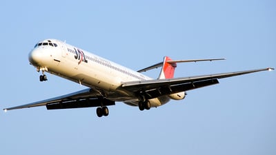 JAL Exprss旅客機MD-81 File:McDonnell Douglas MD-81 (DC-9-81), JAL