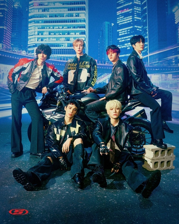 SF9、15thミニアルバム「LOVE RACE」を発売“除隊したジェユンとまた