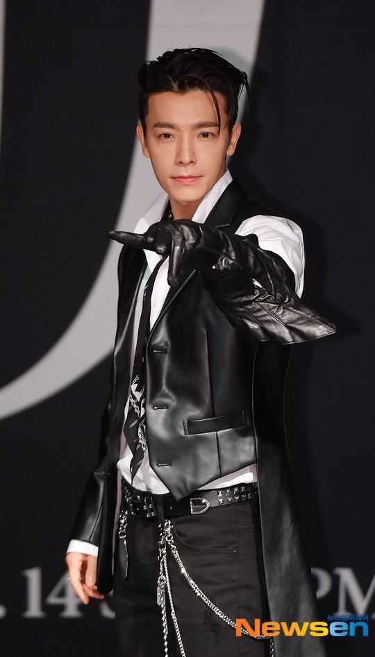 PHOTO】SUPER JUNIOR ドンへ＆ウニョク、単独公演の記者会見に登場…2人