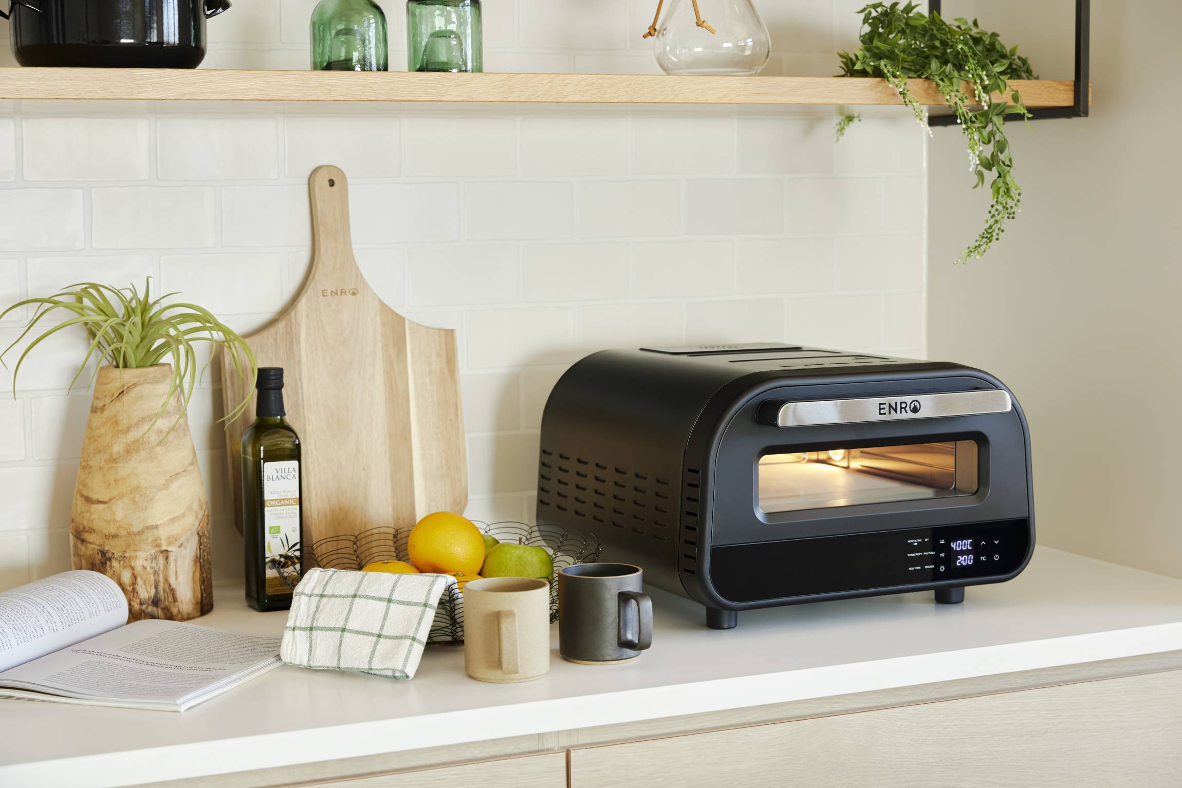 お店のようなピザが家で食べられる！家電のピザ窯「電気式窯焼名人」が