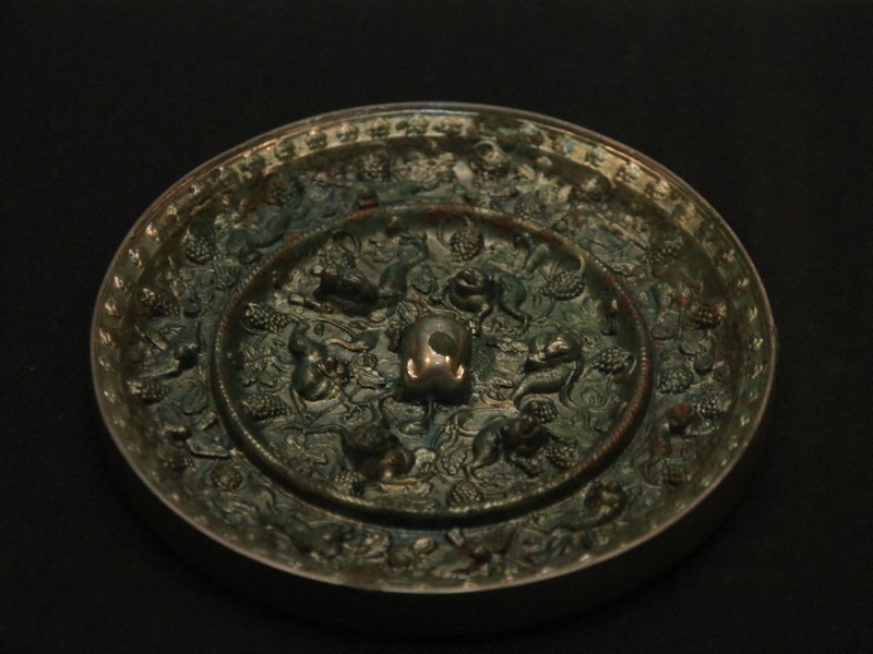 高松塚古墳・極彩色壁画発見50年記念展 橿考研博物館で開催 | 毎日新聞