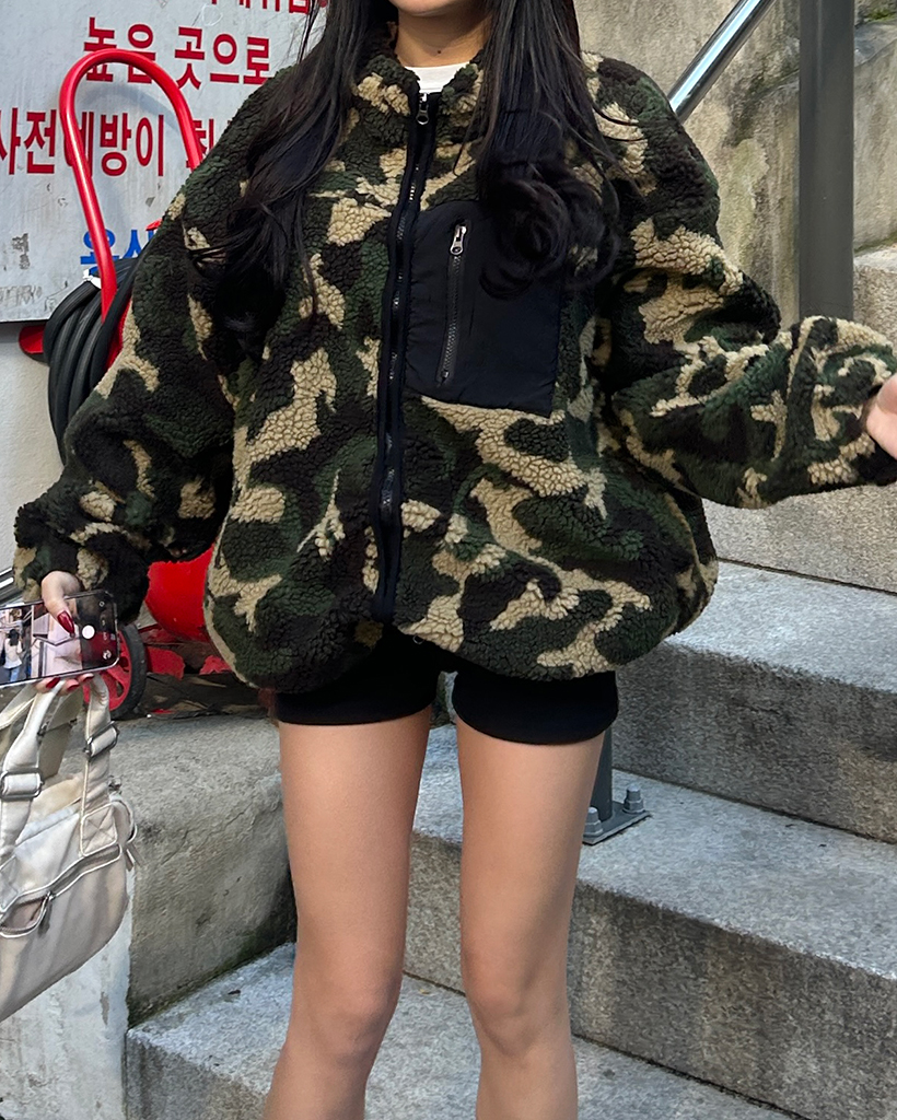 ユニセックス）カモフラージュスクエアポケットボアブルゾン