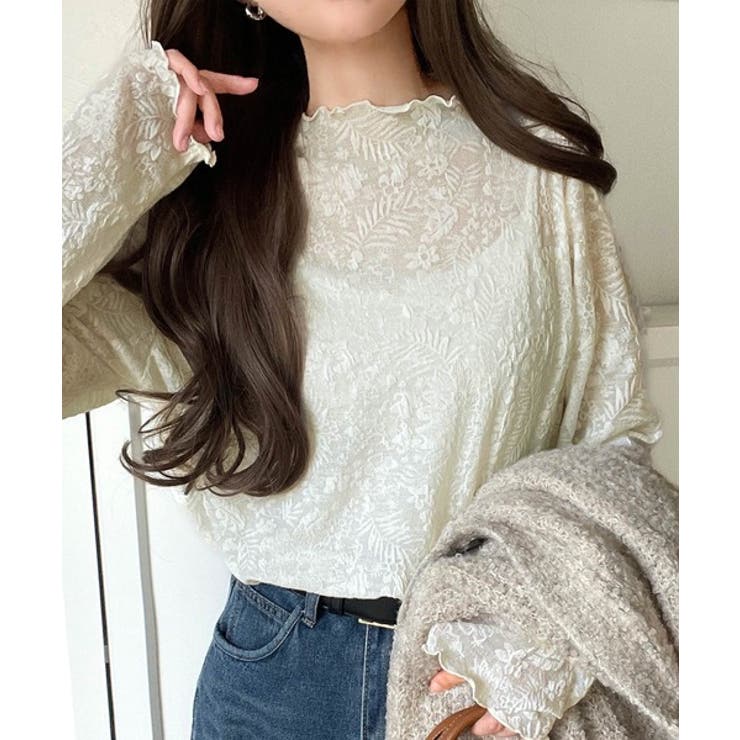 透け感で魅せる、秋の上品レイヤード。プチハイネック花柄レースメロウ