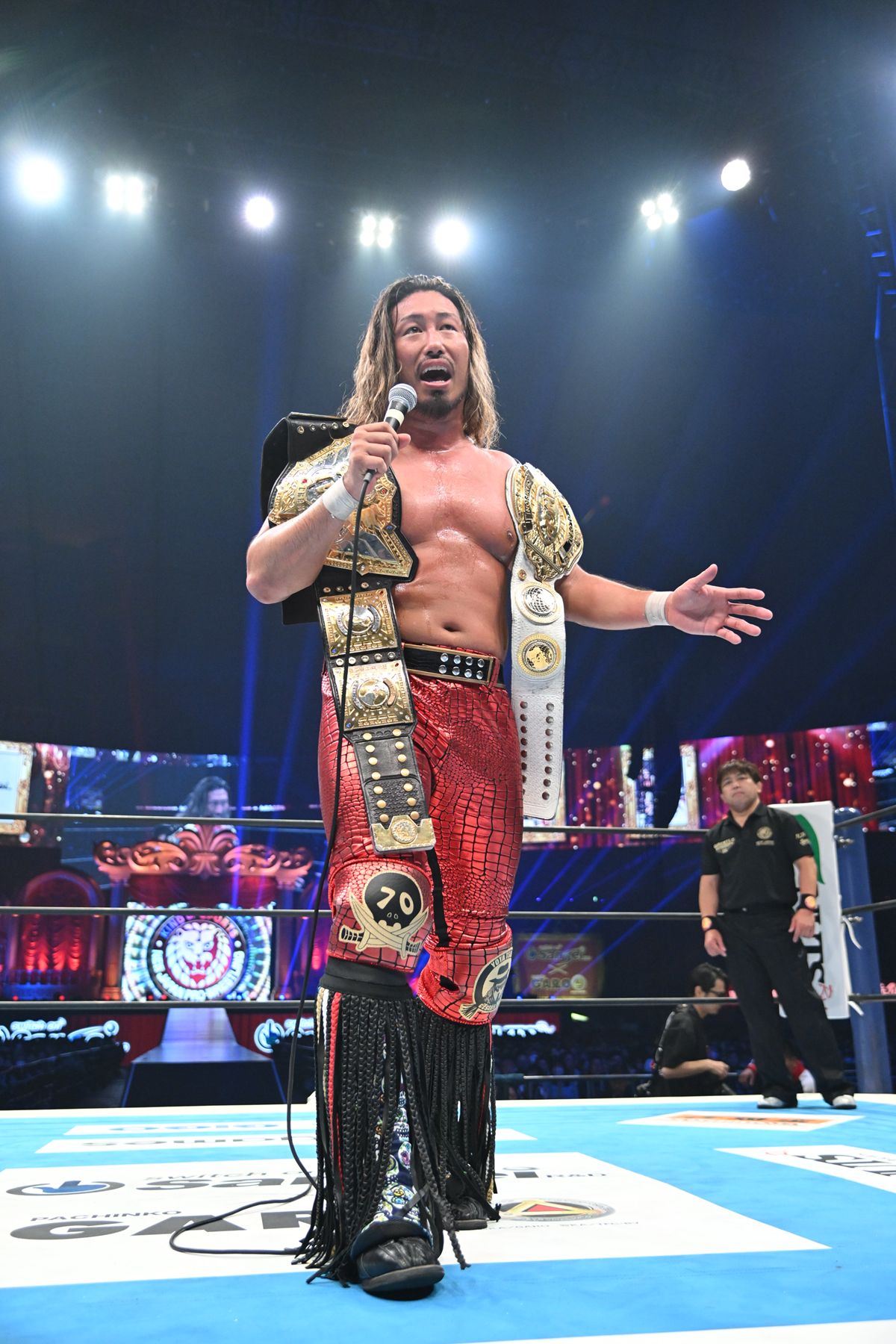 新日本】辻陽太、IWGP世界ヘビー初戴冠！ TAKESHITAを逆エビ葬で二冠王