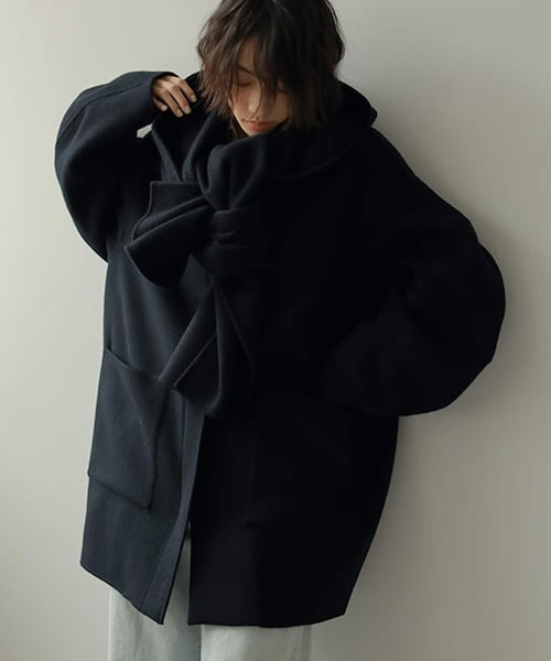 ETRE TOKYO（エトレトウキョウ）の「フーディーストールコクーンコート
