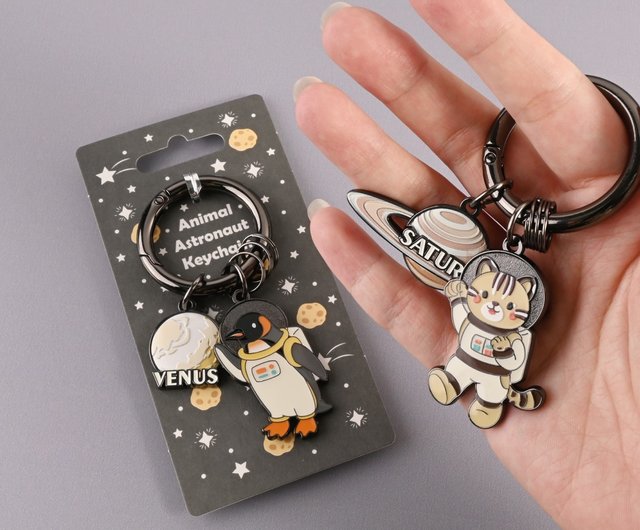 台湾 動物宇宙飛行士蓄光キーホルダー / 金星 X コウテイペンギン
