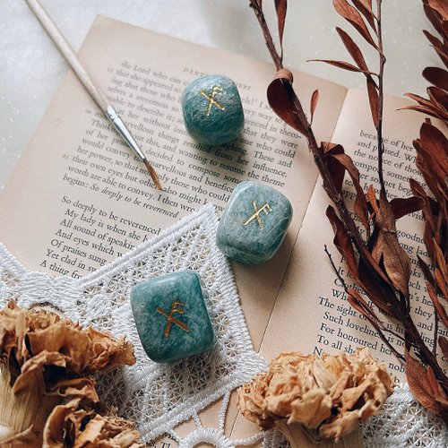 香港 【お守り、西洋式御守り】ルーン文字幸運石 | 強力な祝福