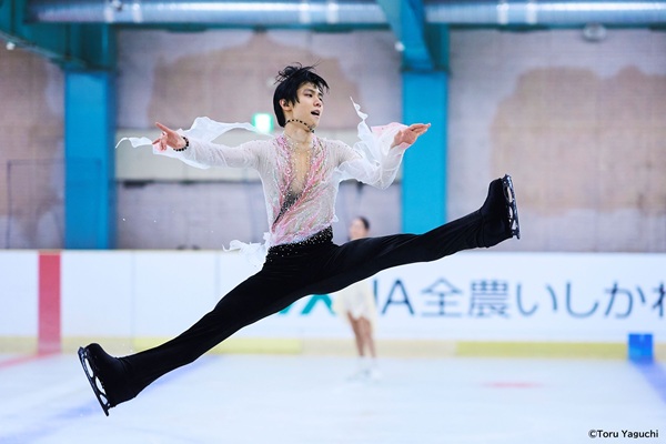 羽生結弦、最新写真集「羽」より3カット先行公開。フォトグラファー