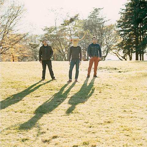 eastern youth、2年半振りのアルバム『ボトムオブザワールド』 - TOWER