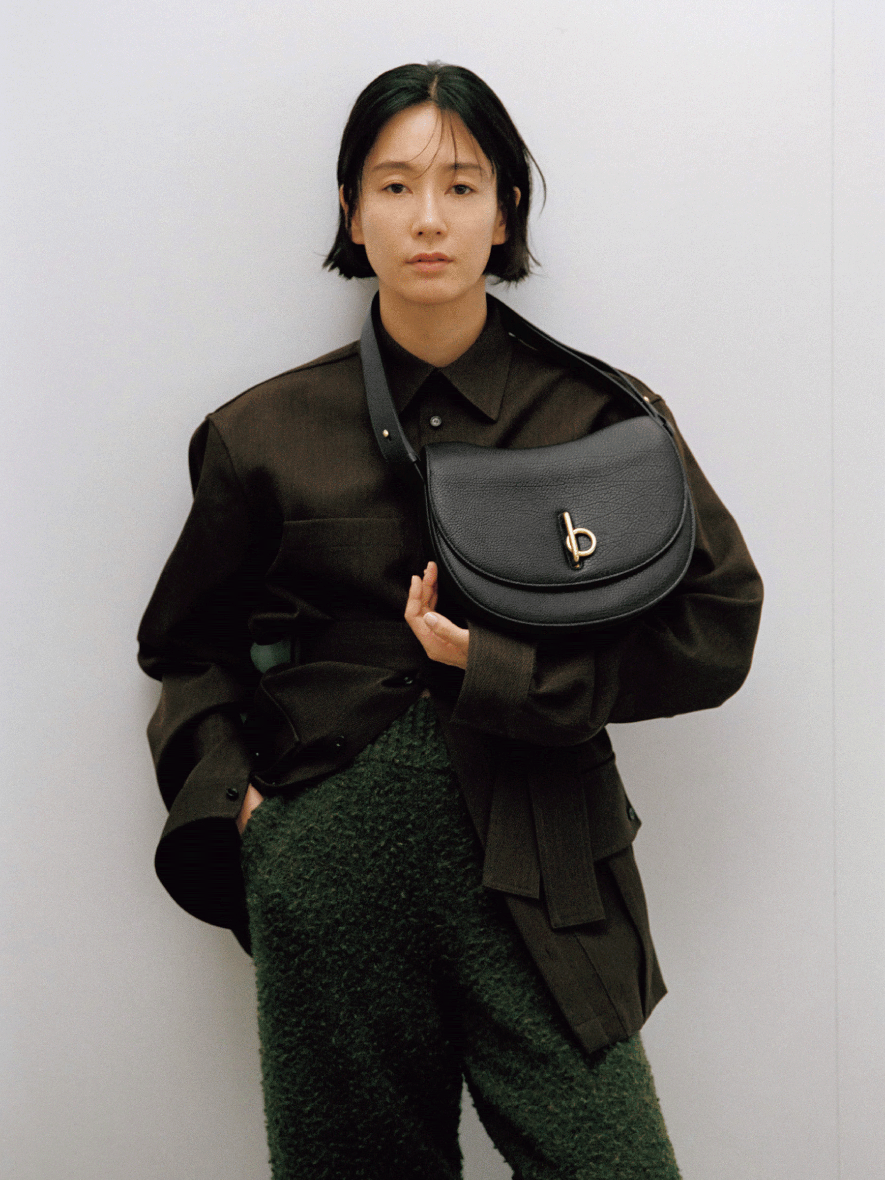 TOP | BURBERRY 新アイコン「ロッキングホース」とともに 水川あさみ