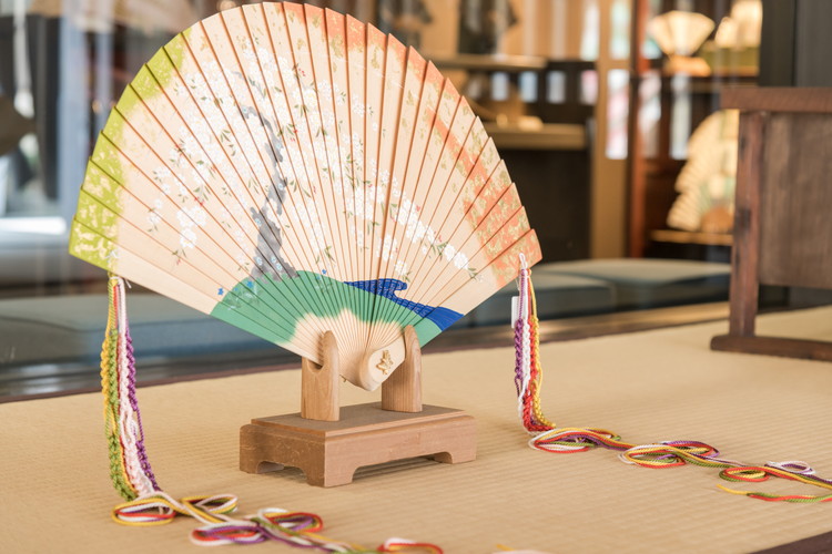 京扇子の老舗 宮脇賣扇庵 | 京都 デジタル茶の湯マップ