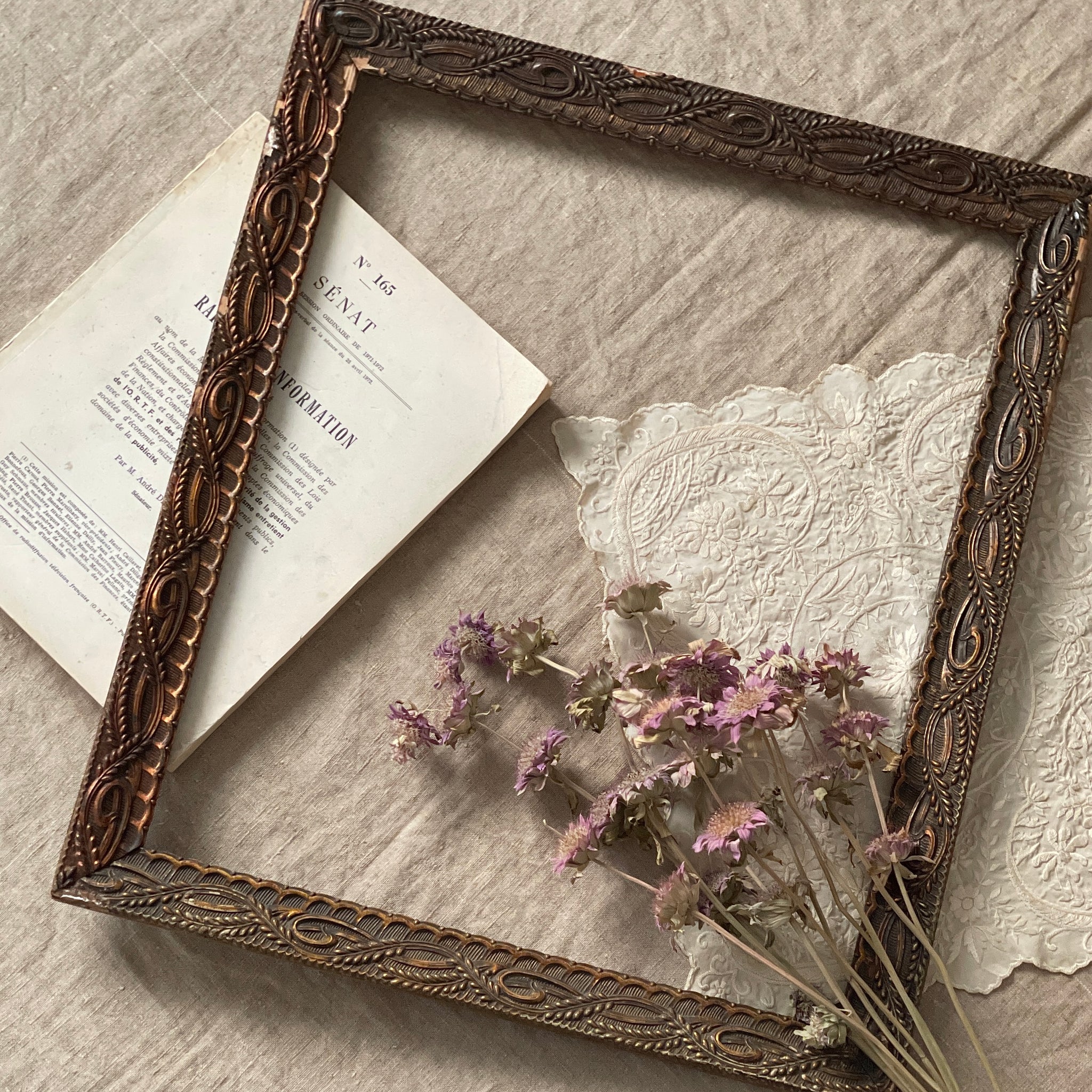 麦のような彫り模様が素敵なフレーム（41.5x48.5cm） フランス