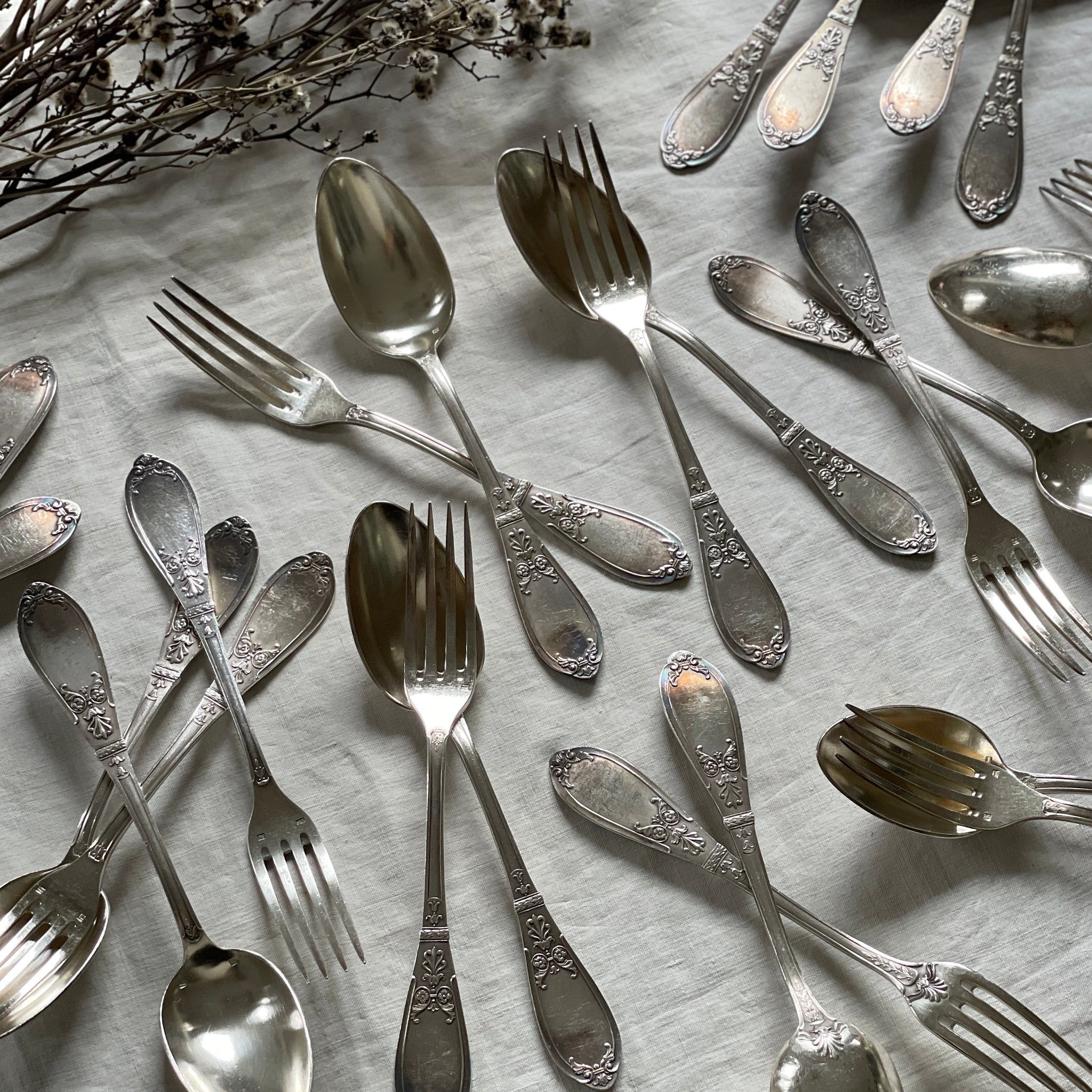 11セットあり！細工が美しいディナースプーン＆フォークセット