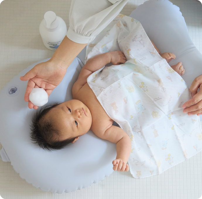 両手で洗えるシャワー浴用バスマット | アカチャンホンポ（赤ちゃん