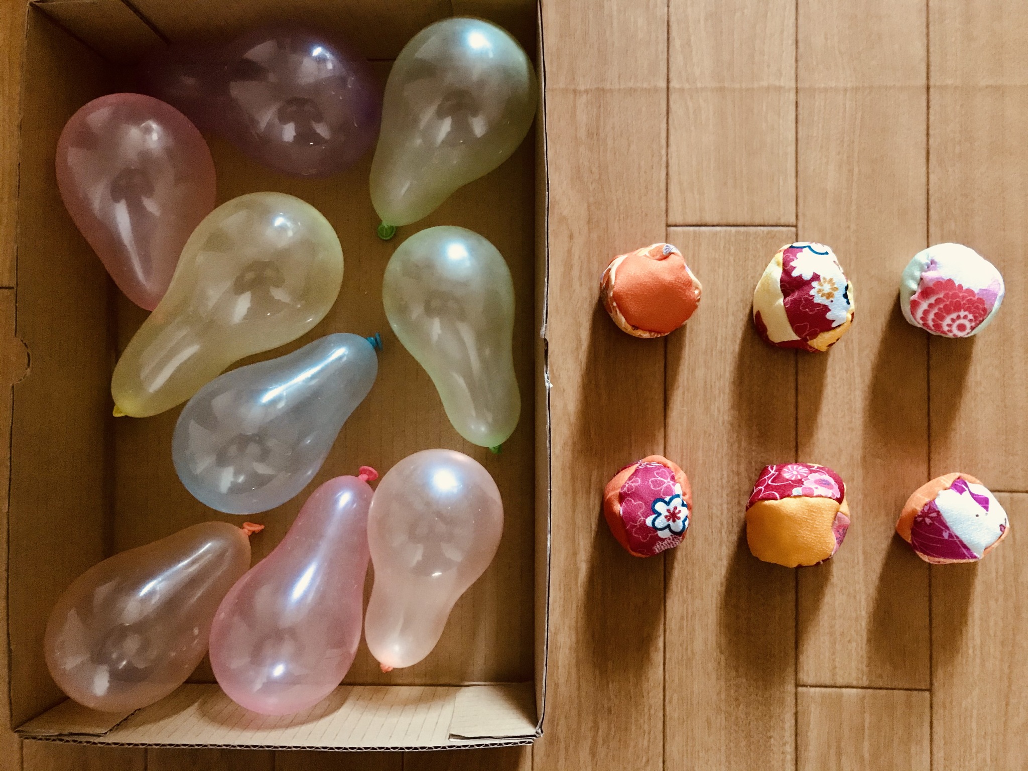 盛り上がる】高齢者室内簡単レクリエーション『お手玉を投げて風船を