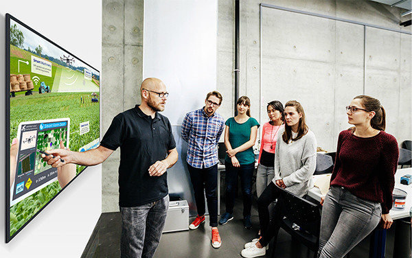 SQE2シリーズ - 業務用ディスプレイ - パナソニック コネクト