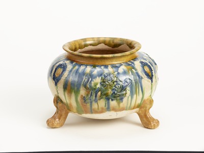 九州国立博物館 | 収蔵品ギャラリー | 唐三彩貼花獅子文鍑