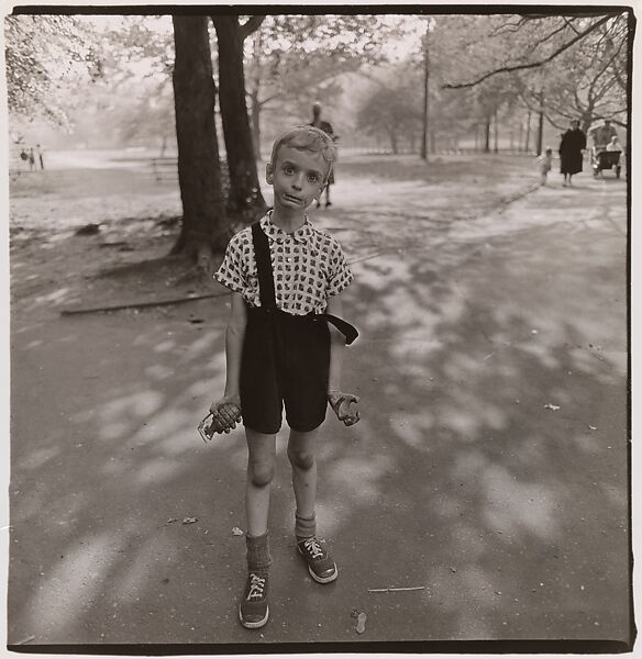 Diane Arbus - Child with a toy hand grenade in Central Park