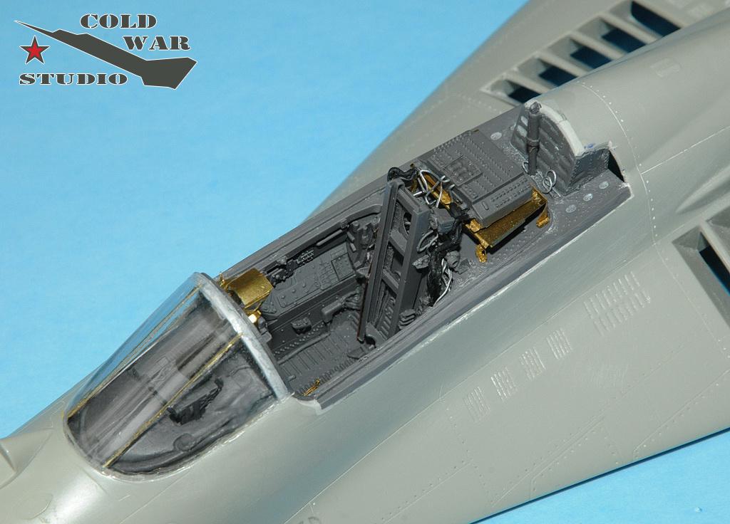Cold War Studio - CWS32001 - MiG-29 A Cocpit set in 1/32 scale for