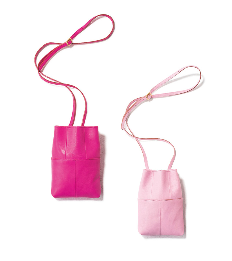 2種類のピンクが大人可愛い！夏におすすめの「ミニバッグ」2つ