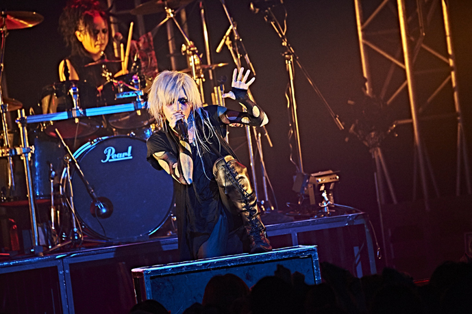 BORN 2016.5.26 Zepp DiverCity【SUPER BLACK MARKET】ライブレポート