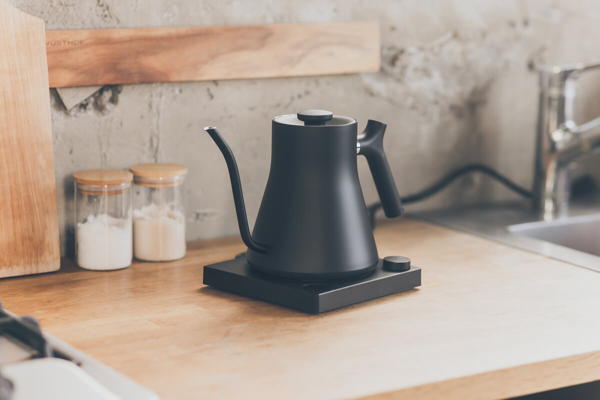 コーヒー特化の電気ケトルならFELLOWのStagg EKG一択！大容量で1℃刻み