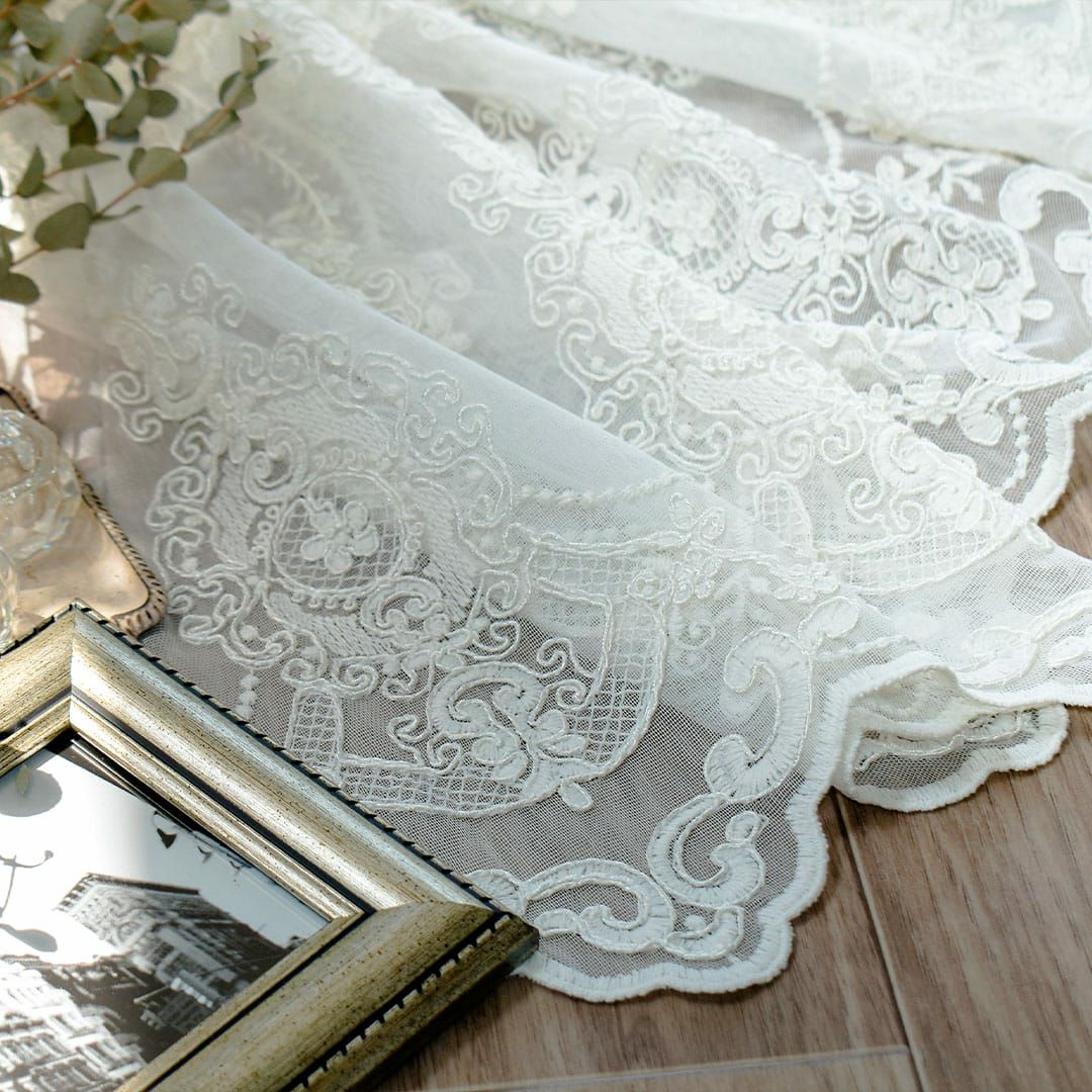 オーナメントモチーフの刺繍が美しいトルコレースカフェカーテン