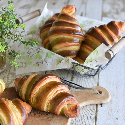 抹茶のバイカラークロワッサン | レシピ | 富澤商店