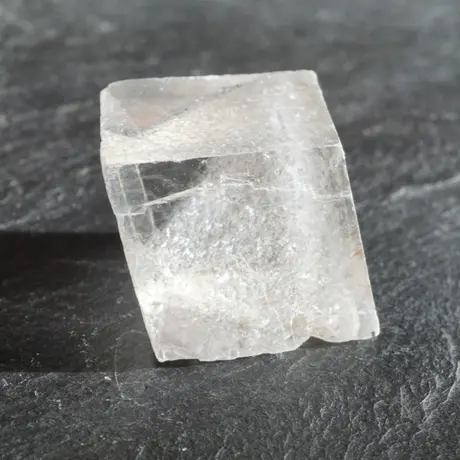 方解石カルサイト｜バイキングの羅針盤だった歴史や特徴、価値など