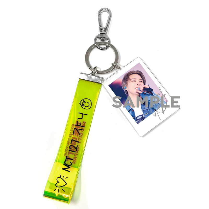 自筆サイン入り銀テープ風キーホルダー | SMTOWN OFFICIAL ONLINE STORE