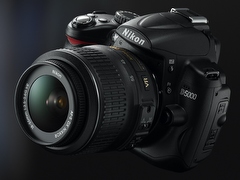 ニコン、バリアングル液晶搭載のエントリー一眼「D5000」