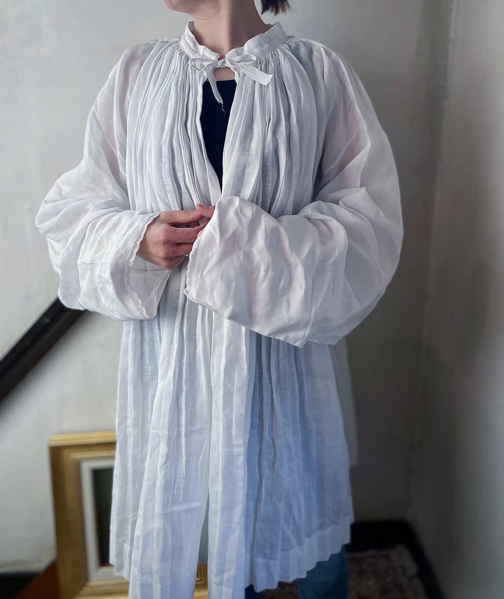 Antiquechurchsmockpleats